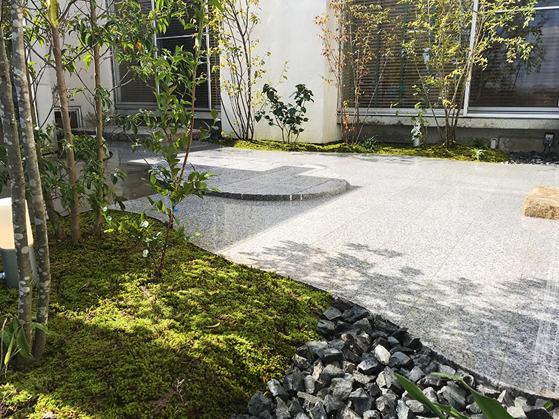 庭の作品を見る